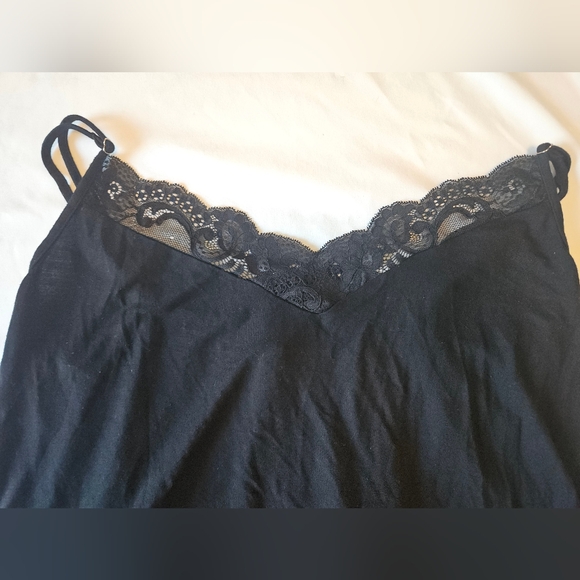 2 piece lace knit camisole with shorts. Size L - Picture 7 of 7